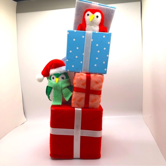 2023 Featherly Friends: Mini Bird Stack of Presents (Wondershop Target) - Picture 1 of 7